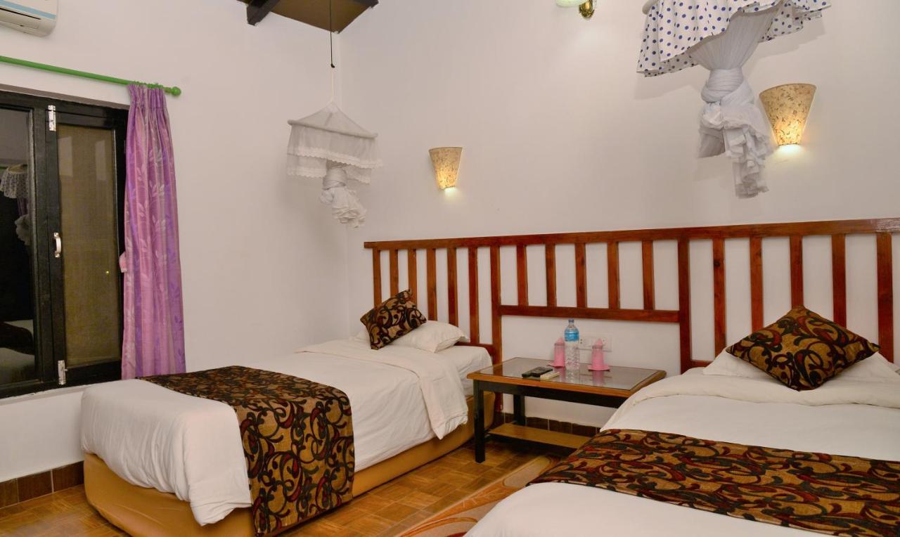 Hotel Parkside & Swimming Pool-Between Greenery And Azure ,Your Perfect Retreat Chitwan Exterior foto