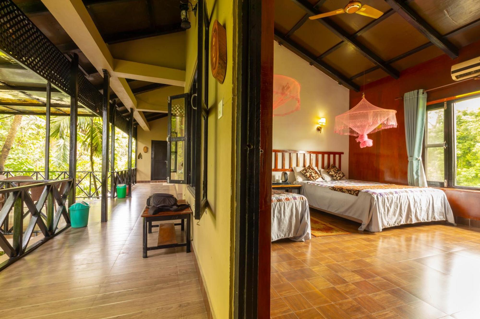 Hotel Parkside & Swimming Pool-Between Greenery And Azure ,Your Perfect Retreat Chitwan Exterior foto