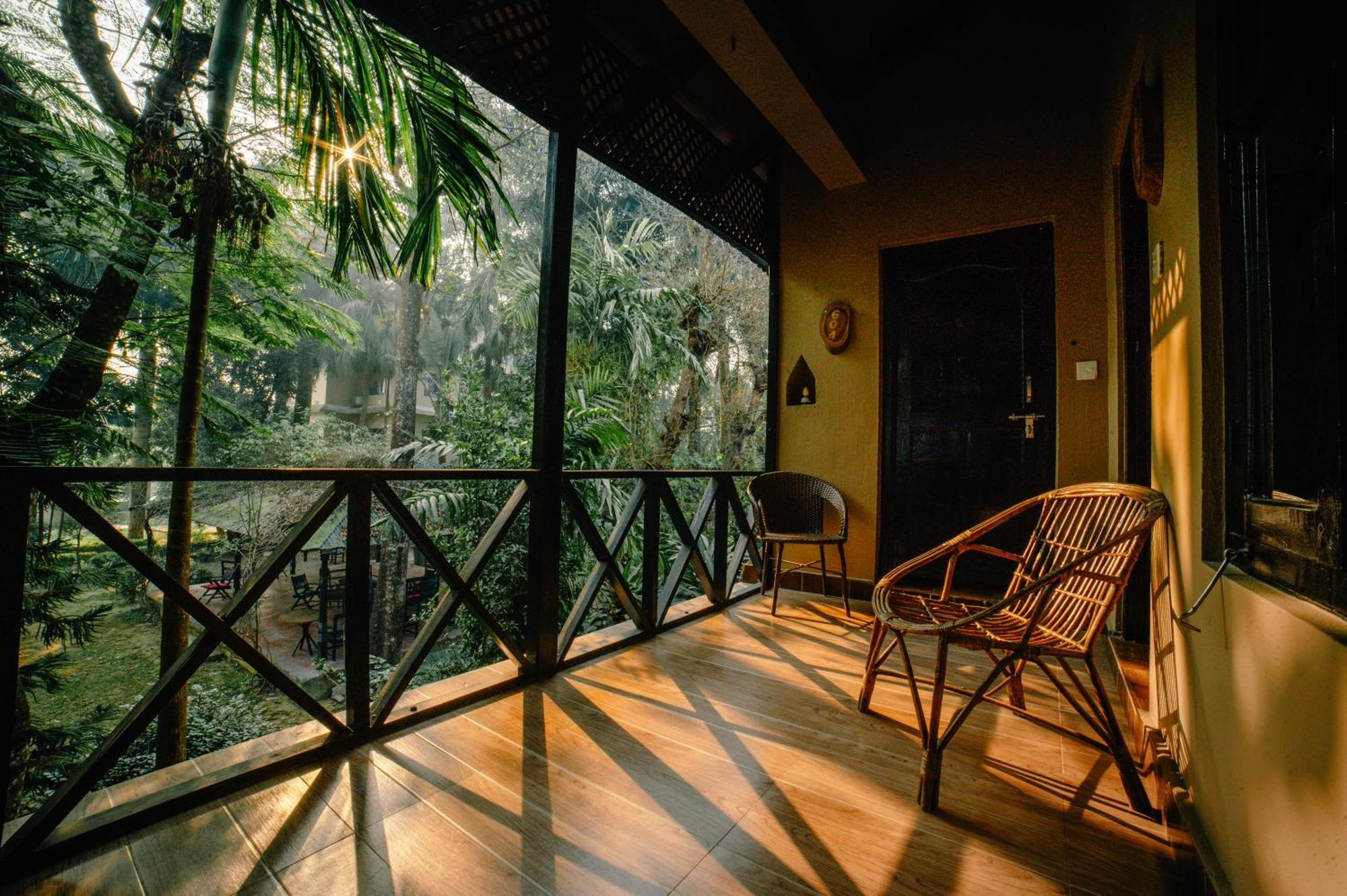 Hotel Parkside & Swimming Pool-Between Greenery And Azure ,Your Perfect Retreat Chitwan Exterior foto